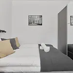 Norwida Apartment With Balcony Downtown Wroclaw By Noclegi Renters