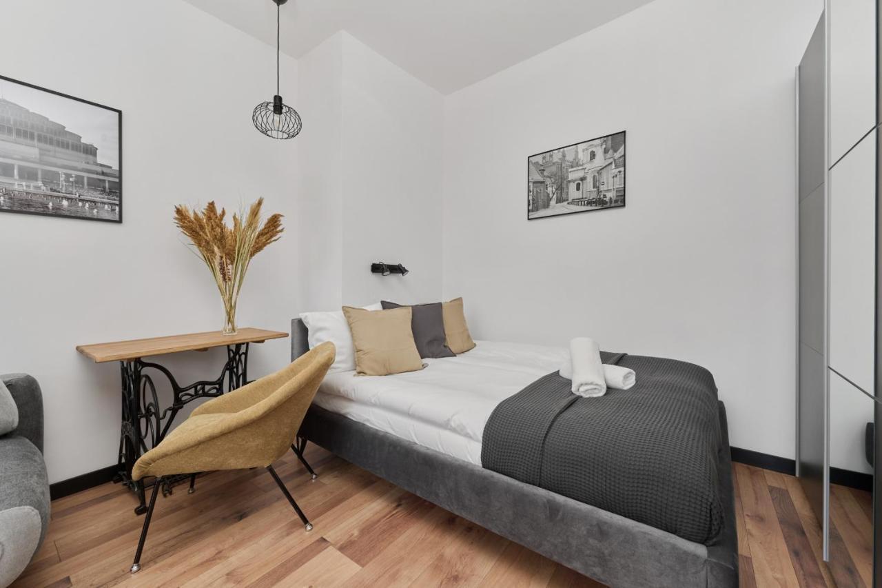 Norwida With Balcony Downtown By Renters Apartment *