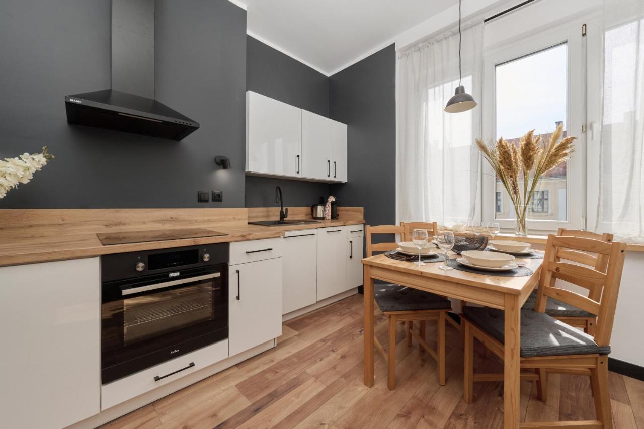Apartment Norwida With Balcony Downtown By Renters